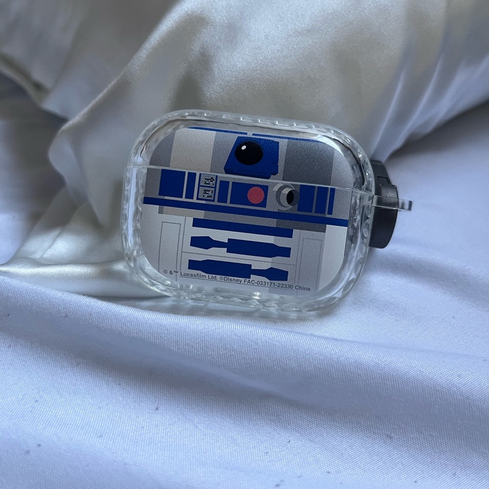 R2-D2 AirPods Pro case